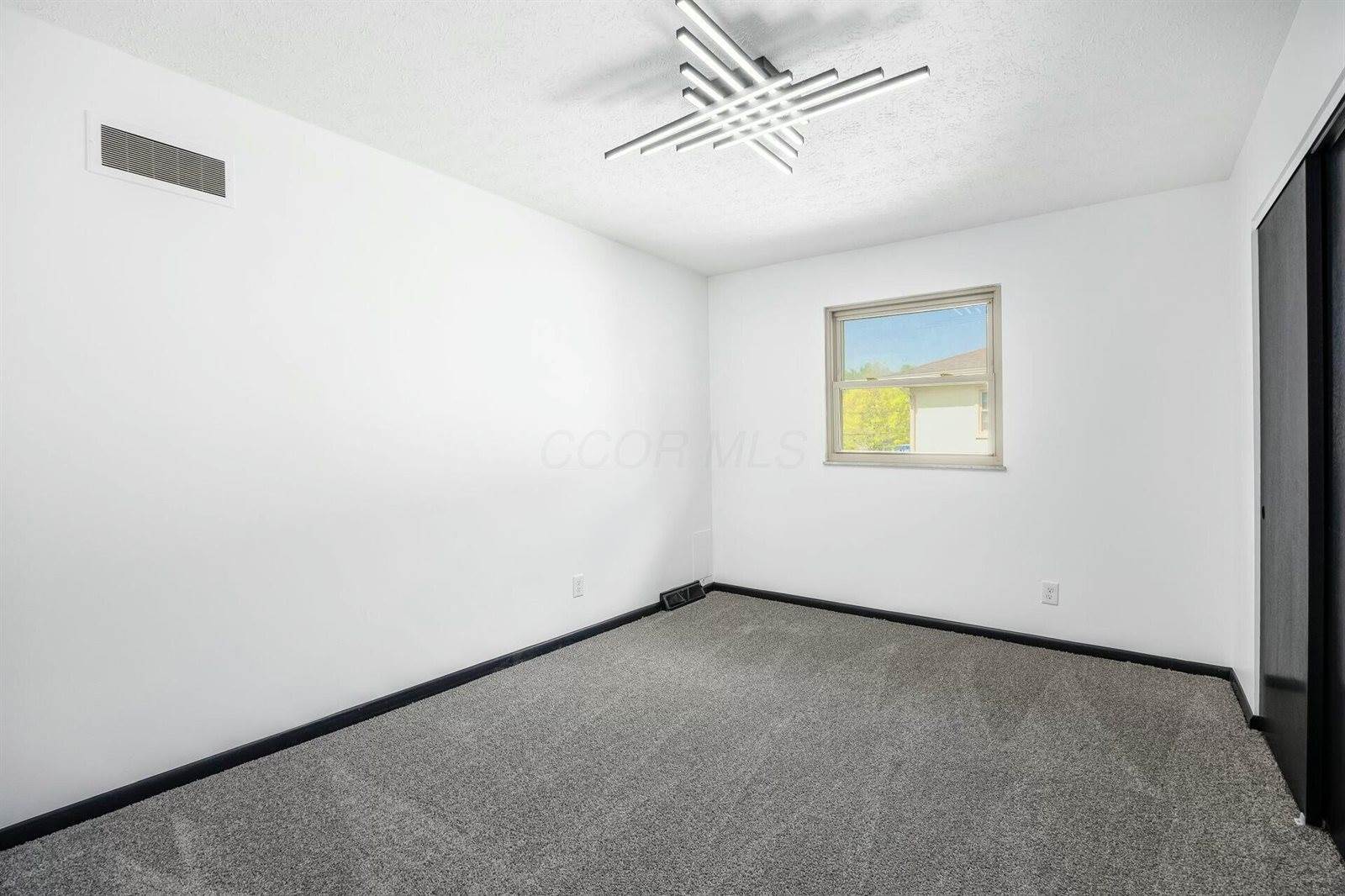 1619 Valley Crest Drive, Columbus, OH 43228