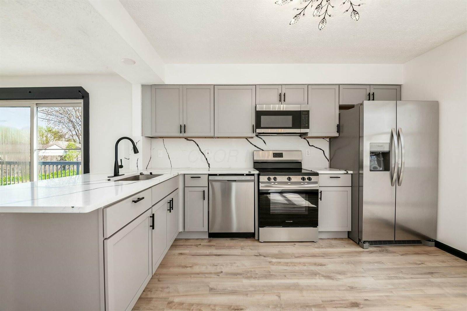 3061 Louise Avenue, Grove City, OH 43123