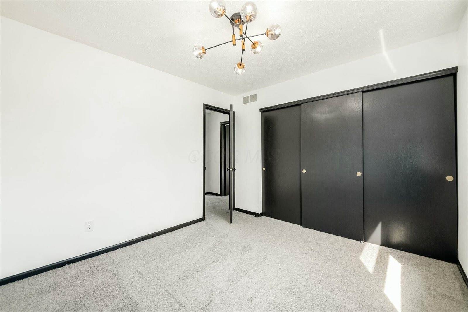 3061 Louise Avenue, Grove City, OH 43123