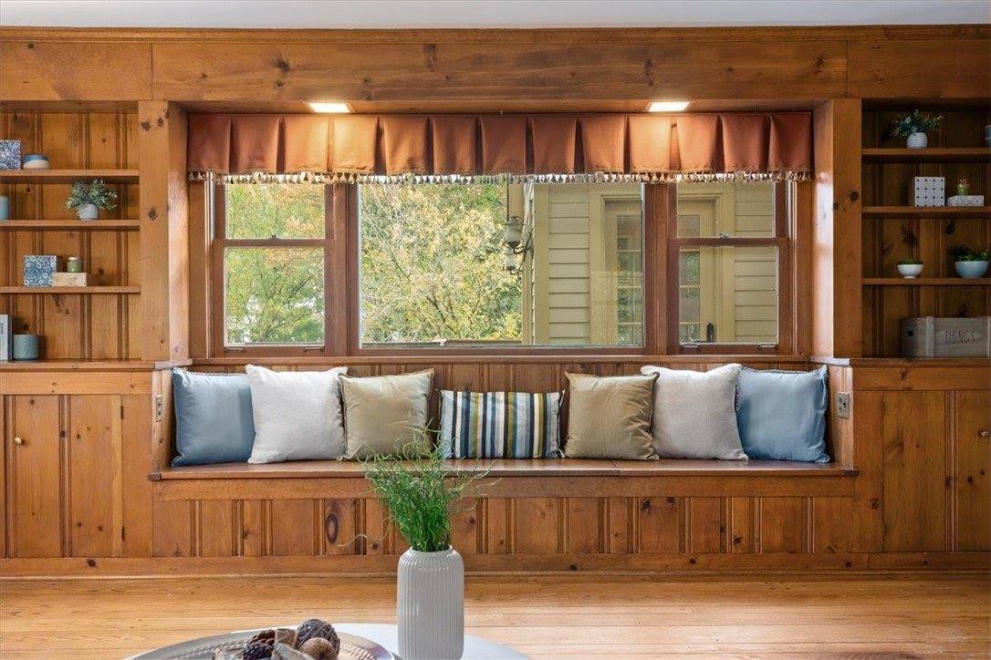 2013 Murdstone Rd, Upper Saint Clair, PA 15241