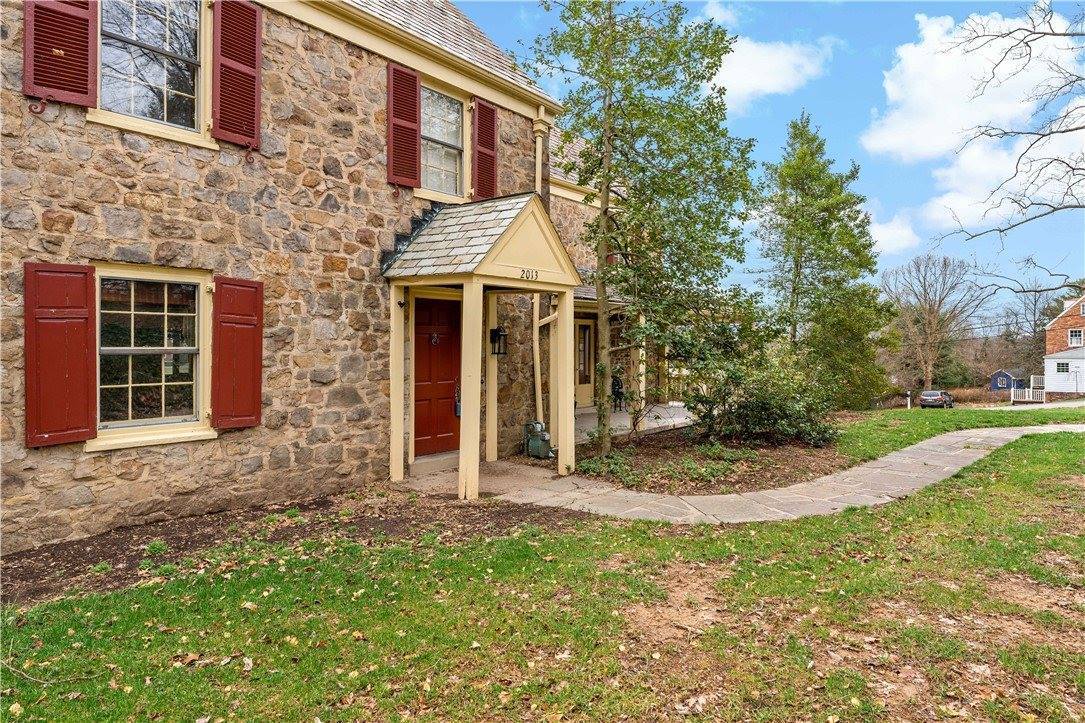 2013 Murdstone Rd, Upper Saint Clair, PA 15241