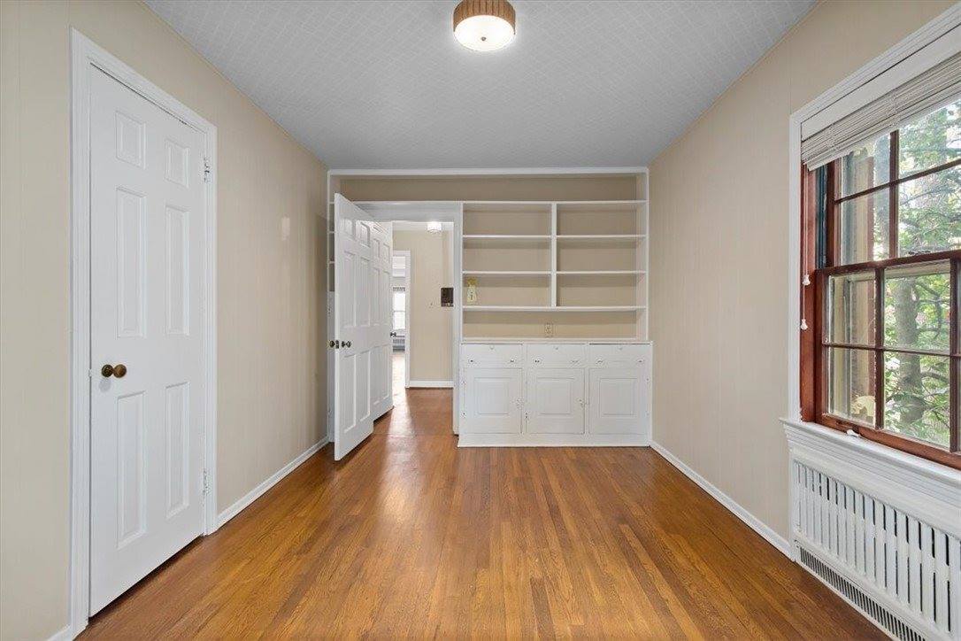 2013 Murdstone Rd, Upper Saint Clair, PA 15241