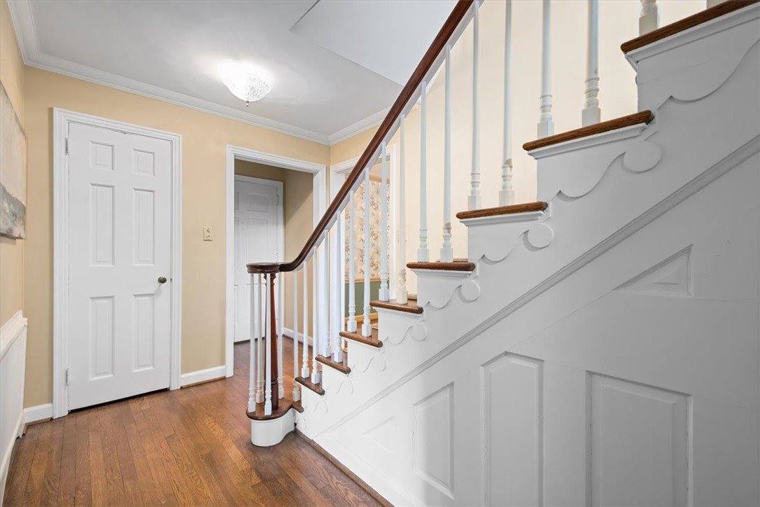 2013 Murdstone Rd, Upper Saint Clair, PA 15241