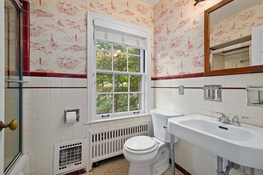 2013 Murdstone Rd, Upper Saint Clair, PA 15241