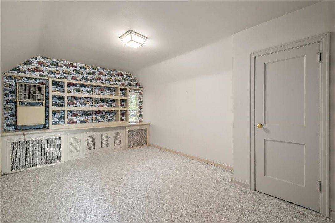 2013 Murdstone Rd, Upper Saint Clair, PA 15241