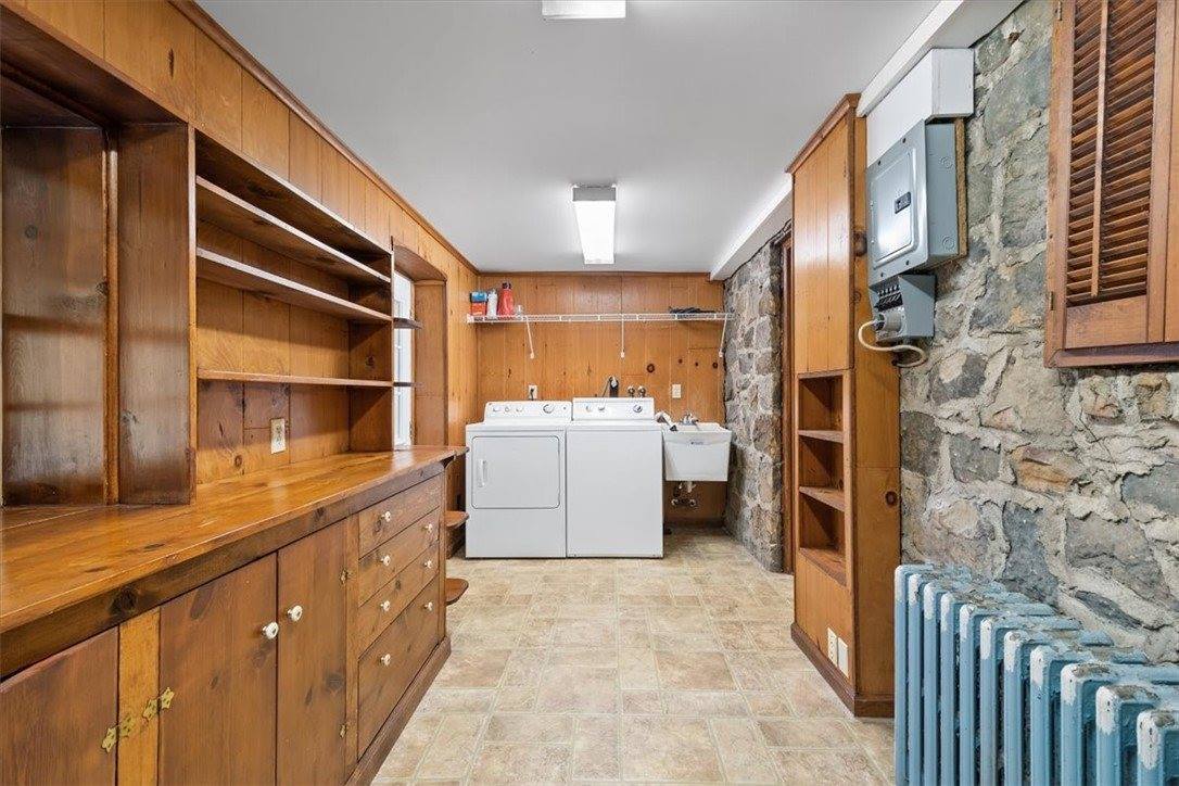 2013 Murdstone Rd, Upper Saint Clair, PA 15241