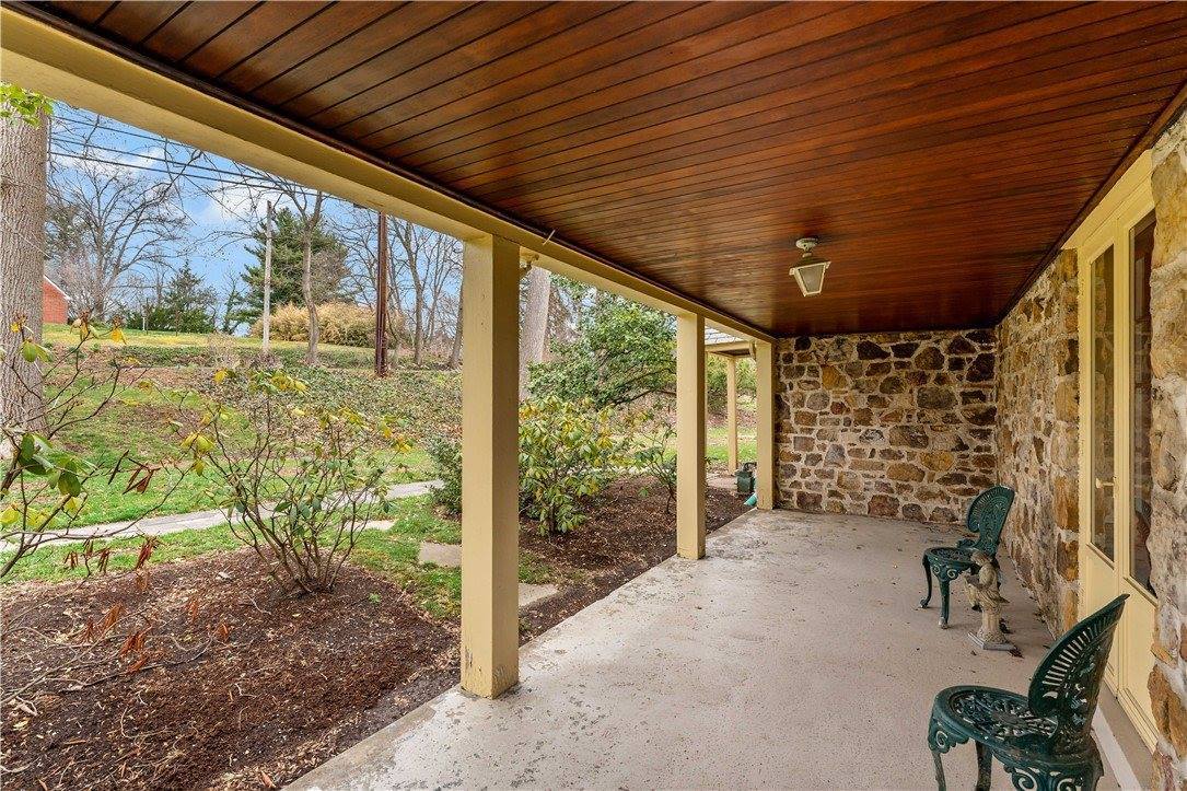 2013 Murdstone Rd, Upper Saint Clair, PA 15241