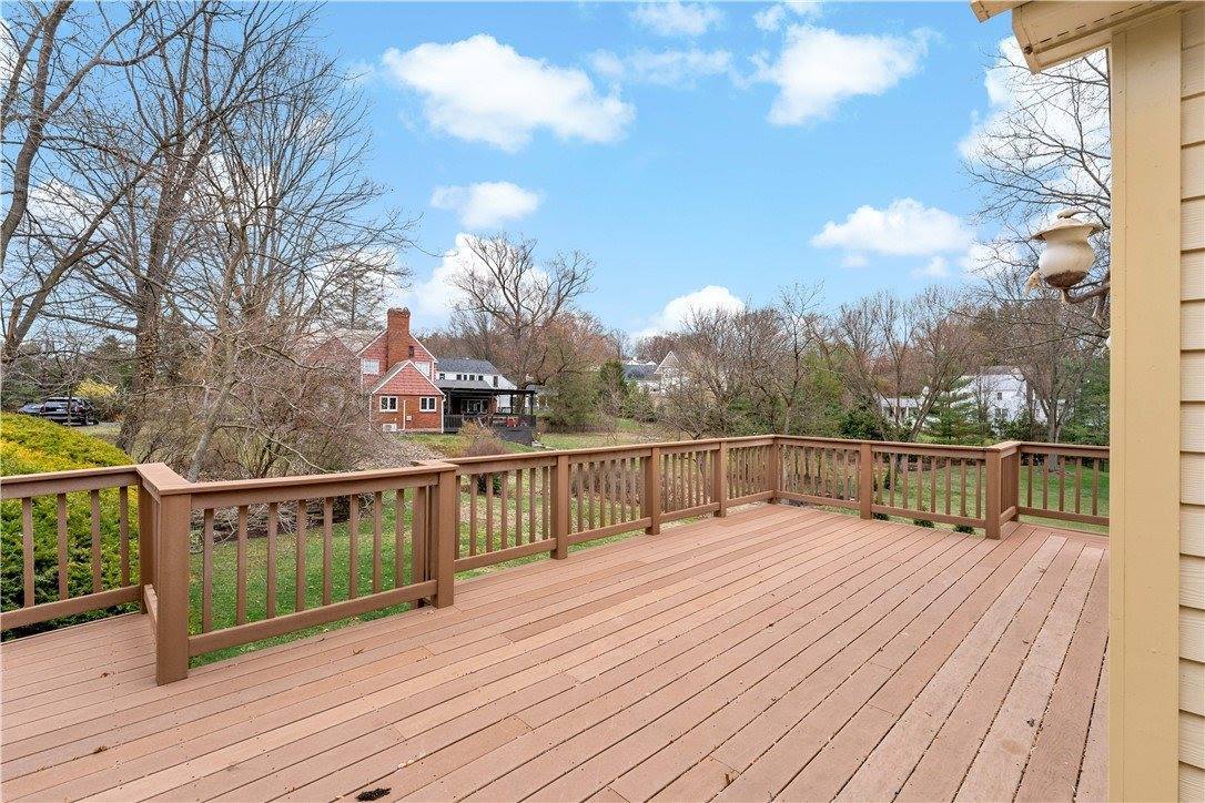 2013 Murdstone Rd, Upper Saint Clair, PA 15241