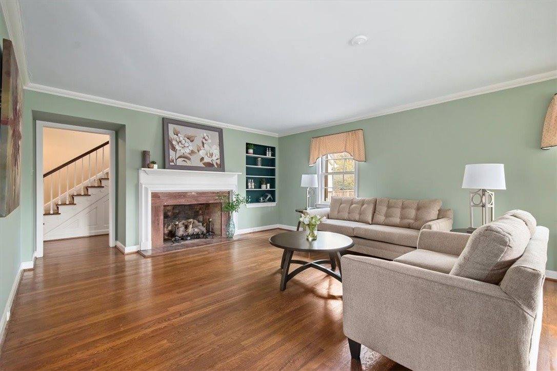 2013 Murdstone Rd, Upper Saint Clair, PA 15241