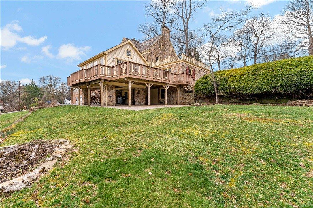 2013 Murdstone Rd, Upper Saint Clair, PA 15241