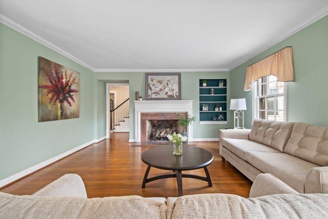 2013 Murdstone Rd, Upper Saint Clair, PA 15241