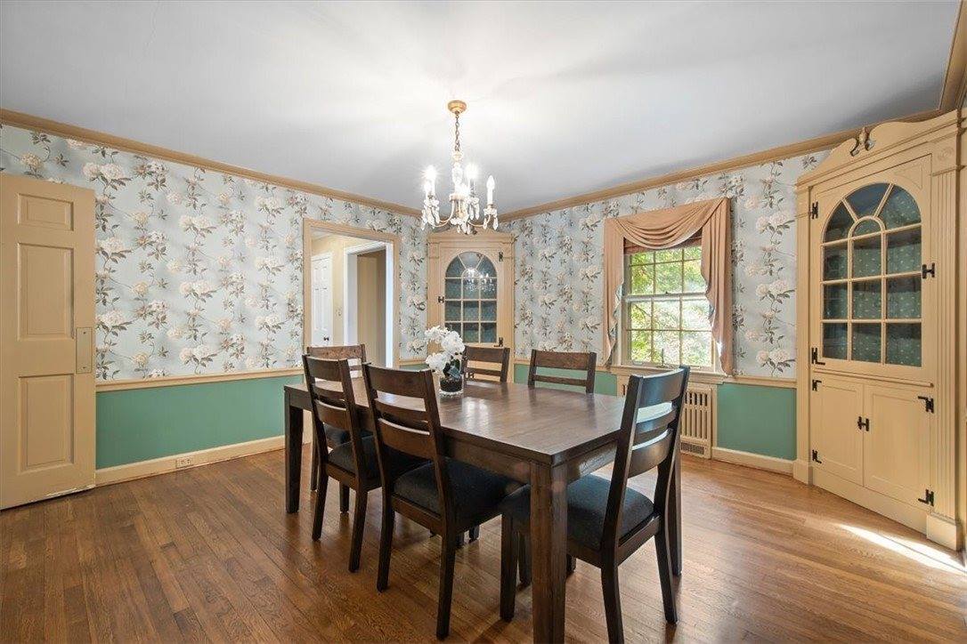 2013 Murdstone Rd, Upper Saint Clair, PA 15241