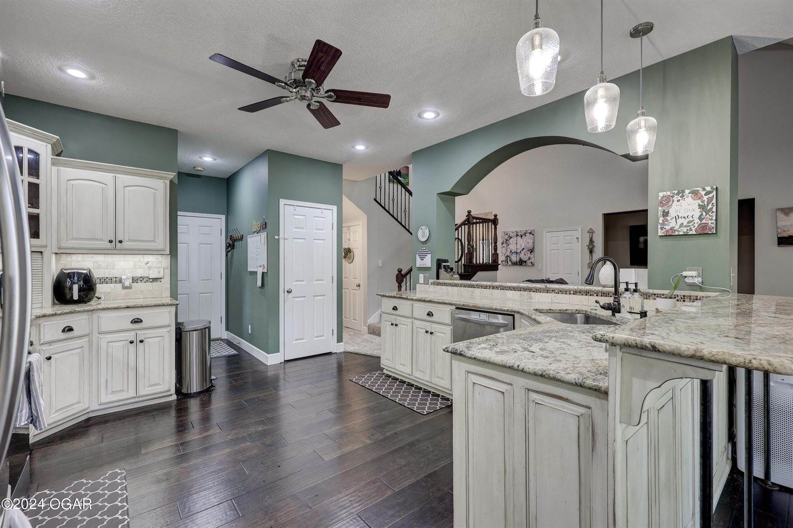 305 Crimson Oak Court, Joplin, MO 64801