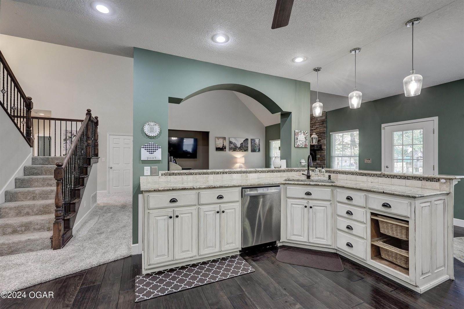 305 Crimson Oak Court, Joplin, MO 64801