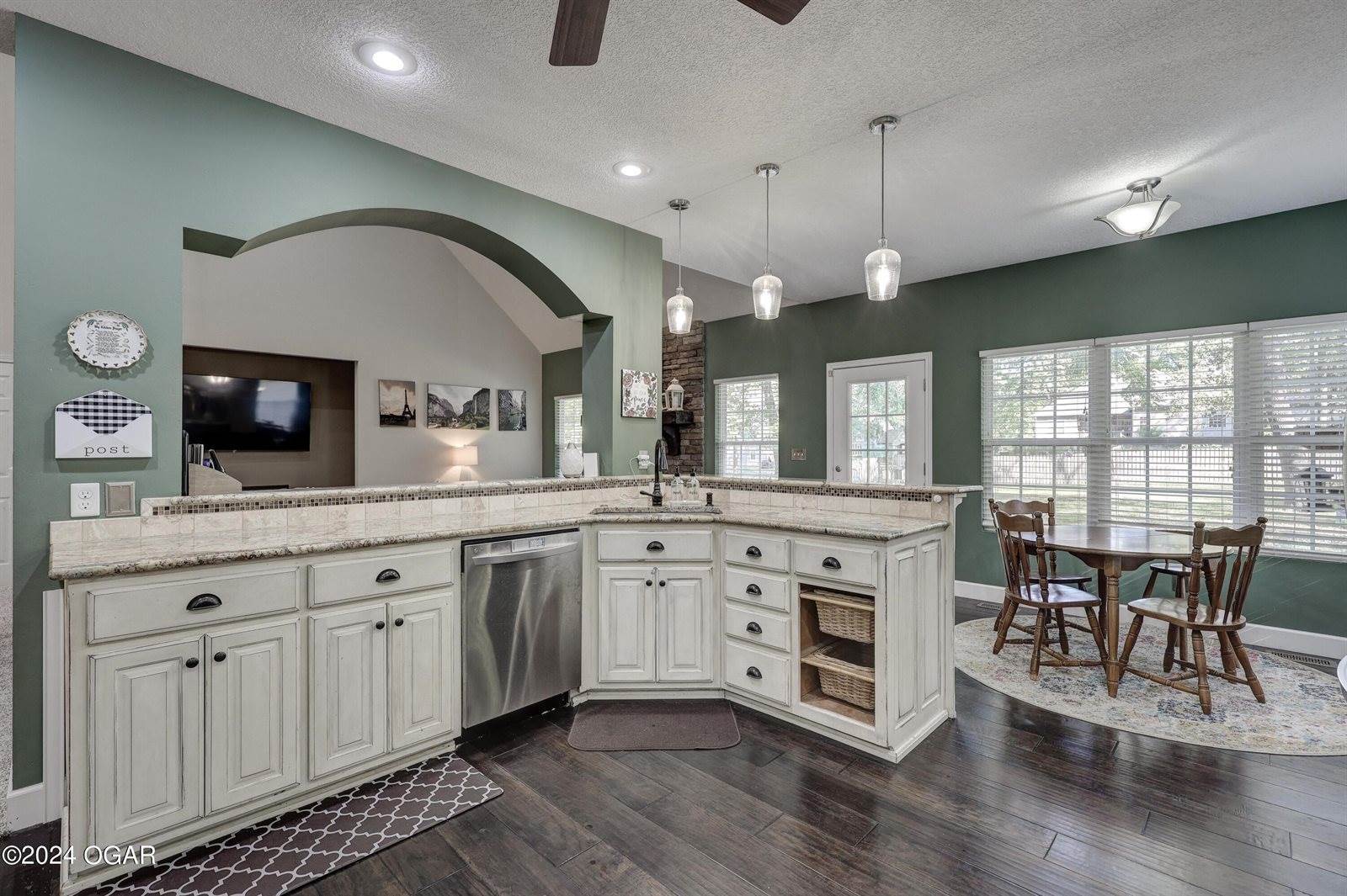 305 Crimson Oak Court, Joplin, MO 64801