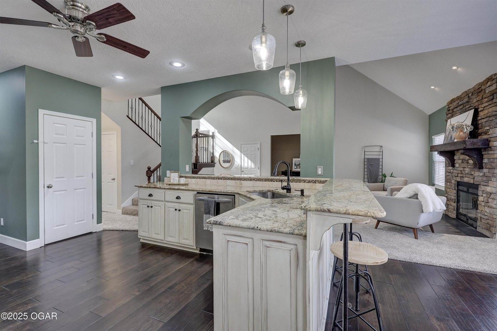 305 Crimson Oak Court, Joplin, MO 64801