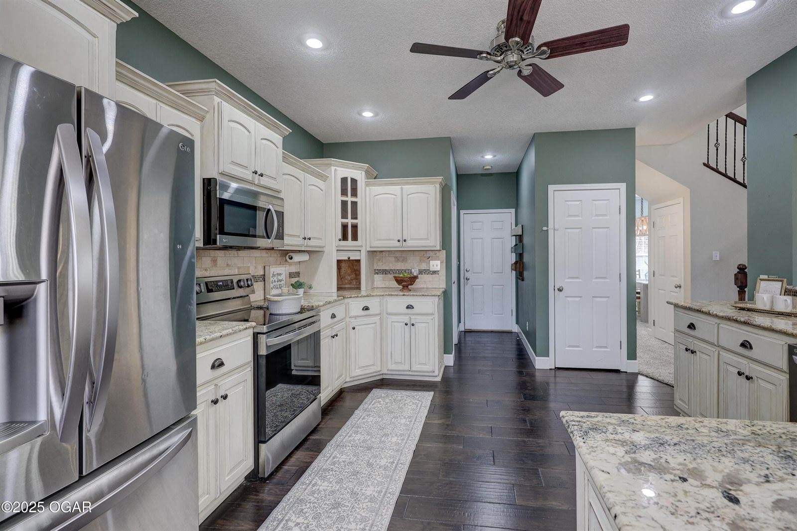 305 Crimson Oak Court, Joplin, MO 64801