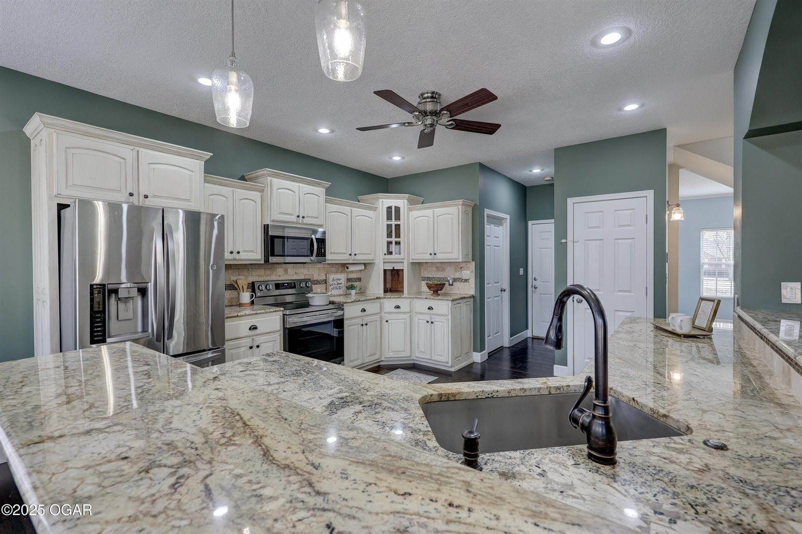 305 Crimson Oak Court, Joplin, MO 64801