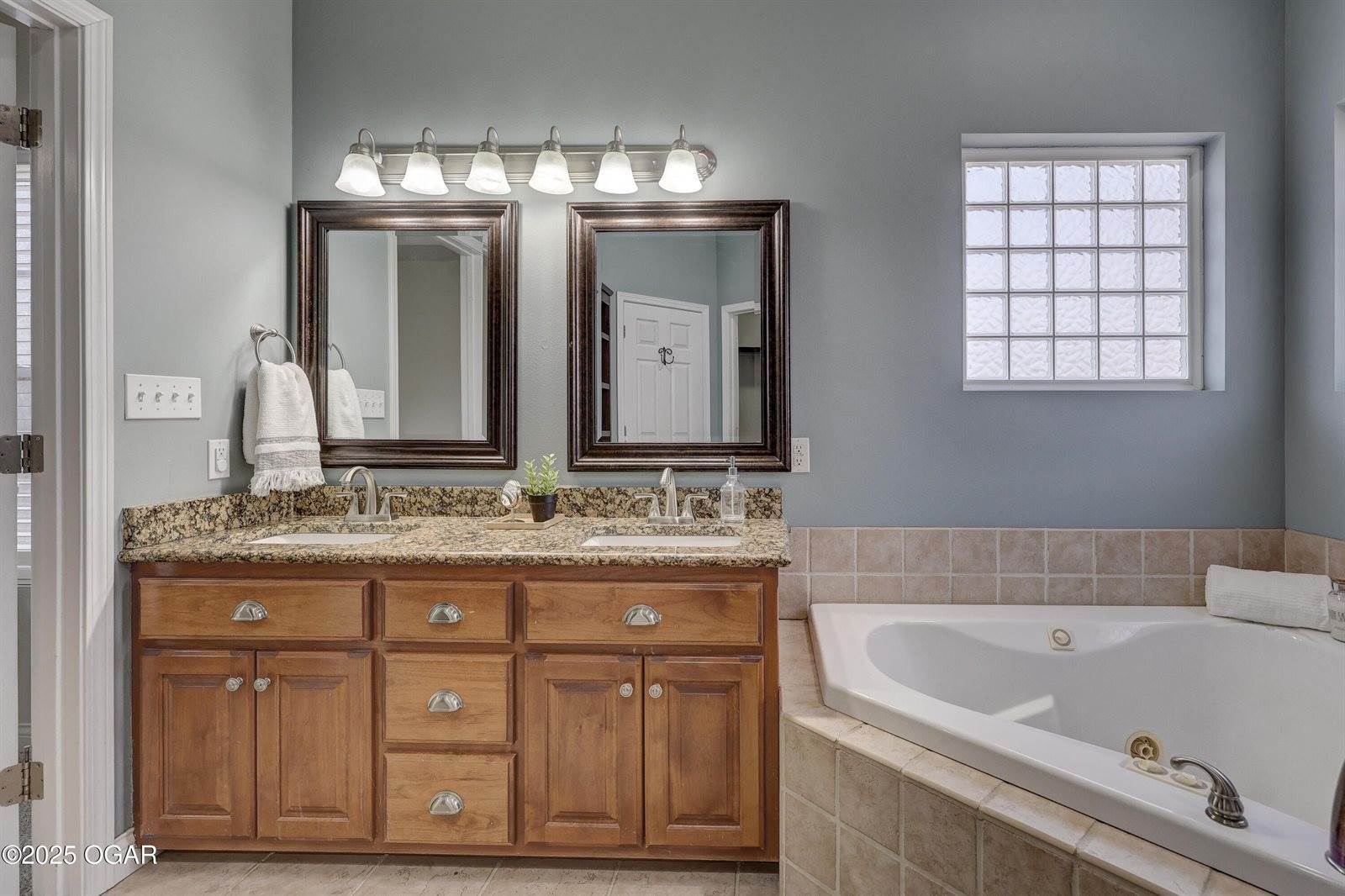 305 Crimson Oak Court, Joplin, MO 64801