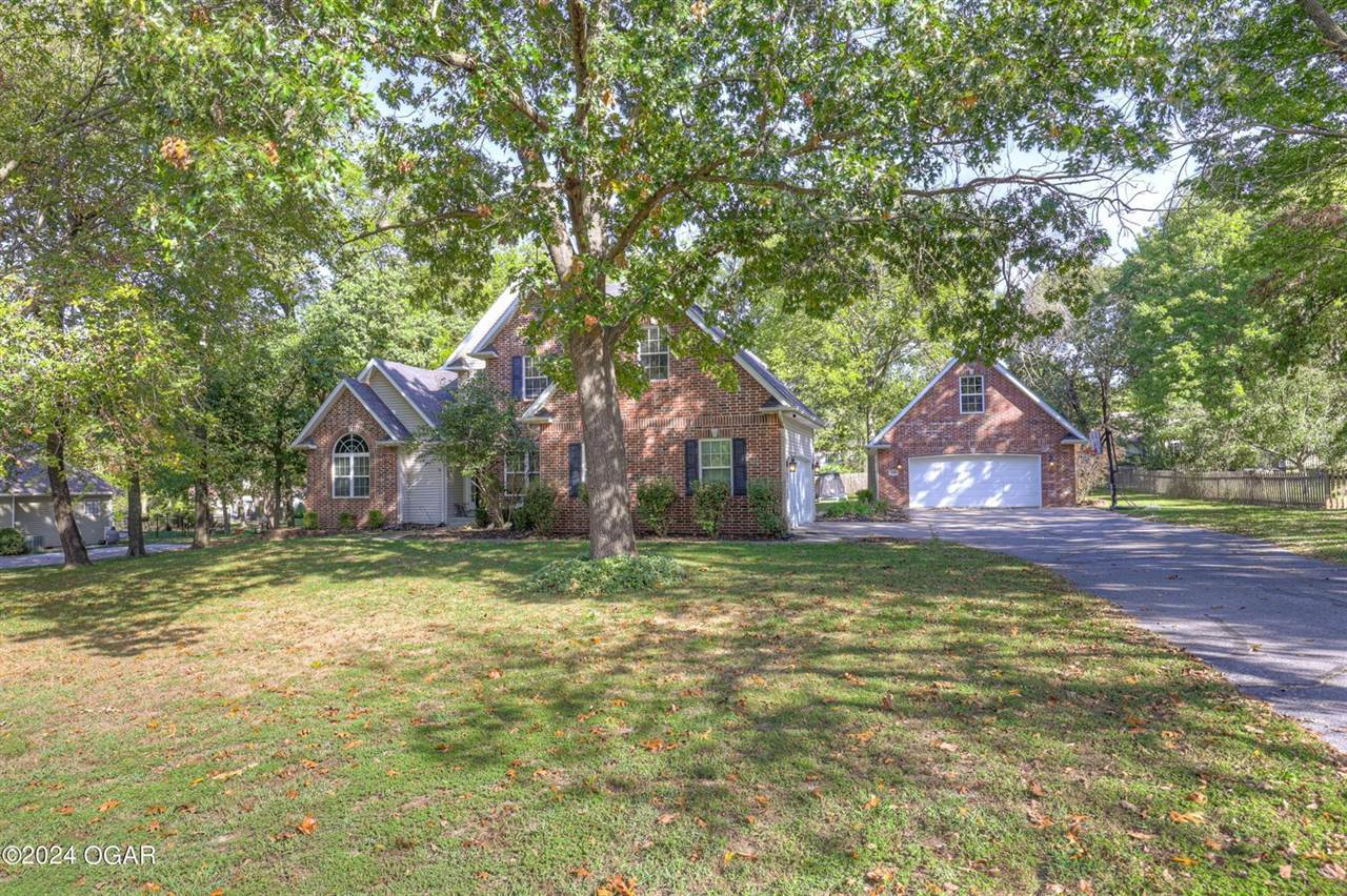 305 Crimson Oak Court, Joplin, MO 64801