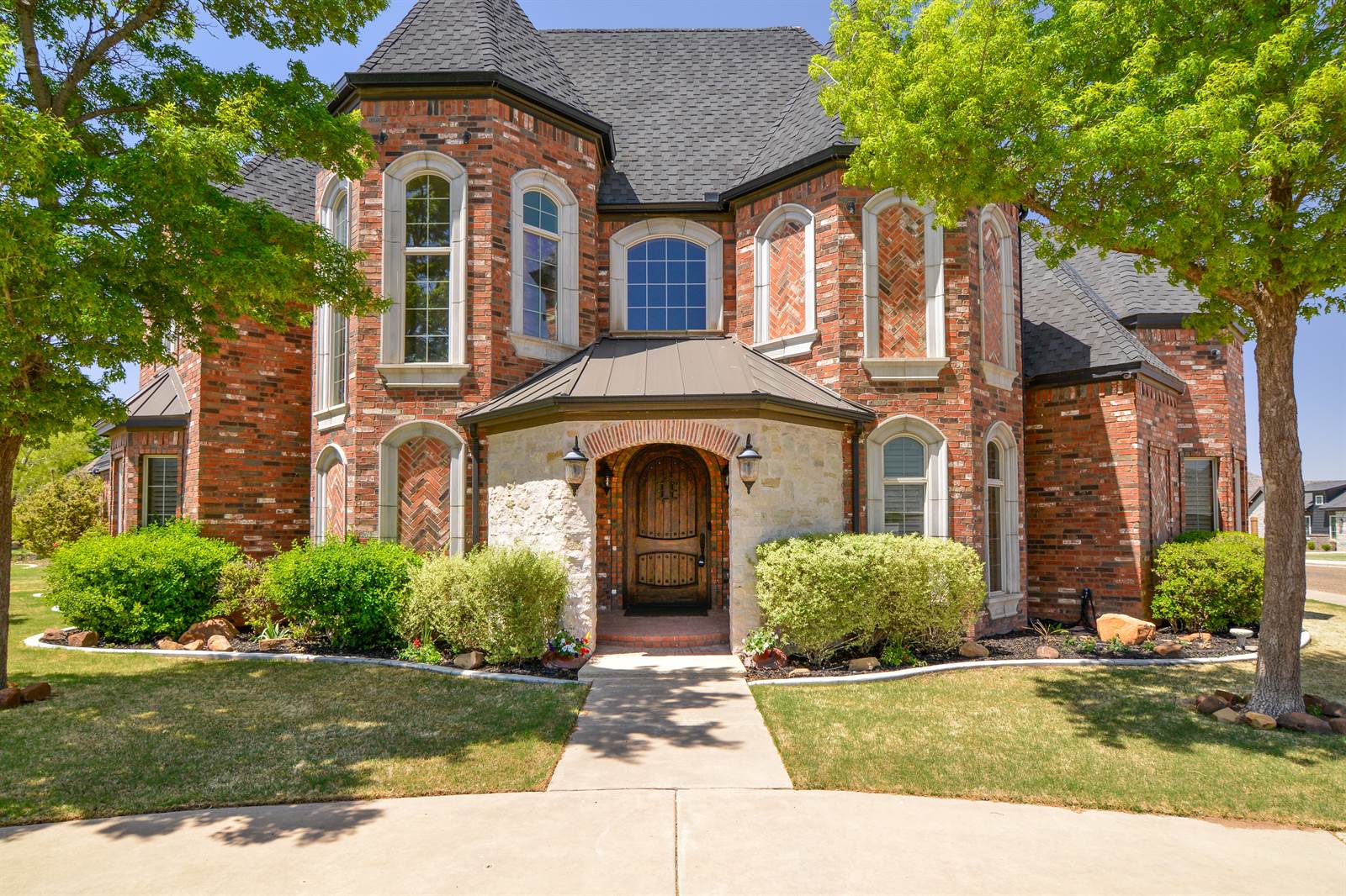 1106 N 14th Street, Wolfforth, TX 79382