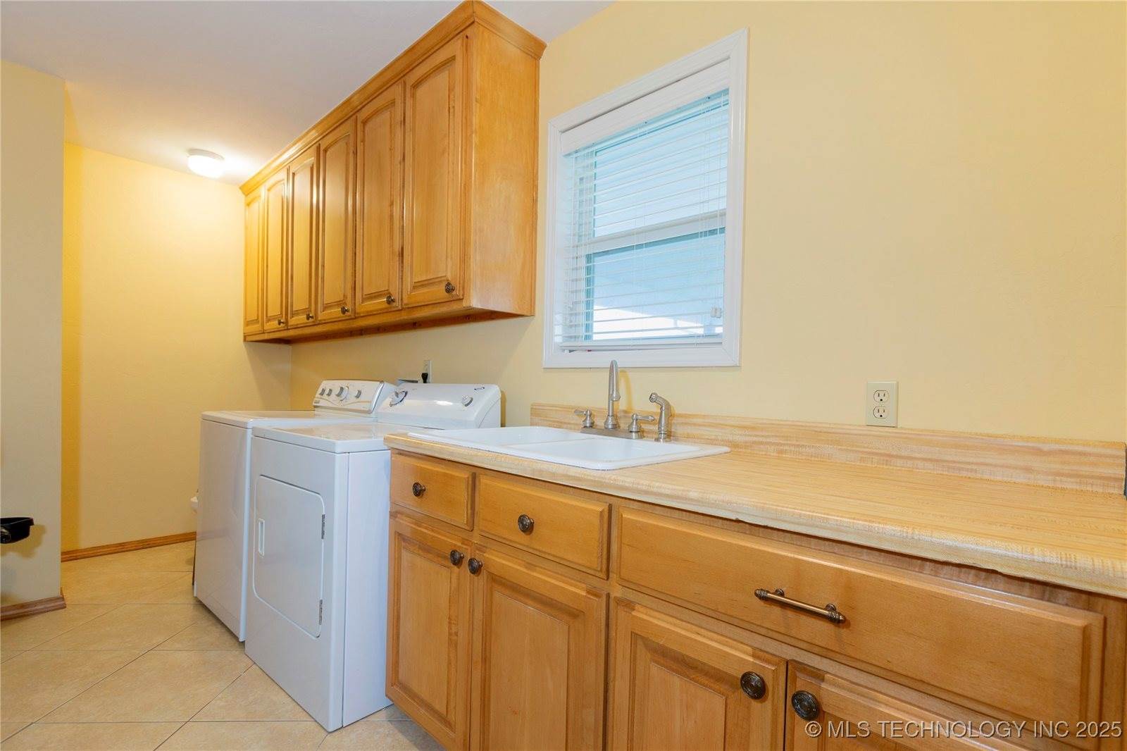 2284 East Roping Road, Atoka, OK 74525