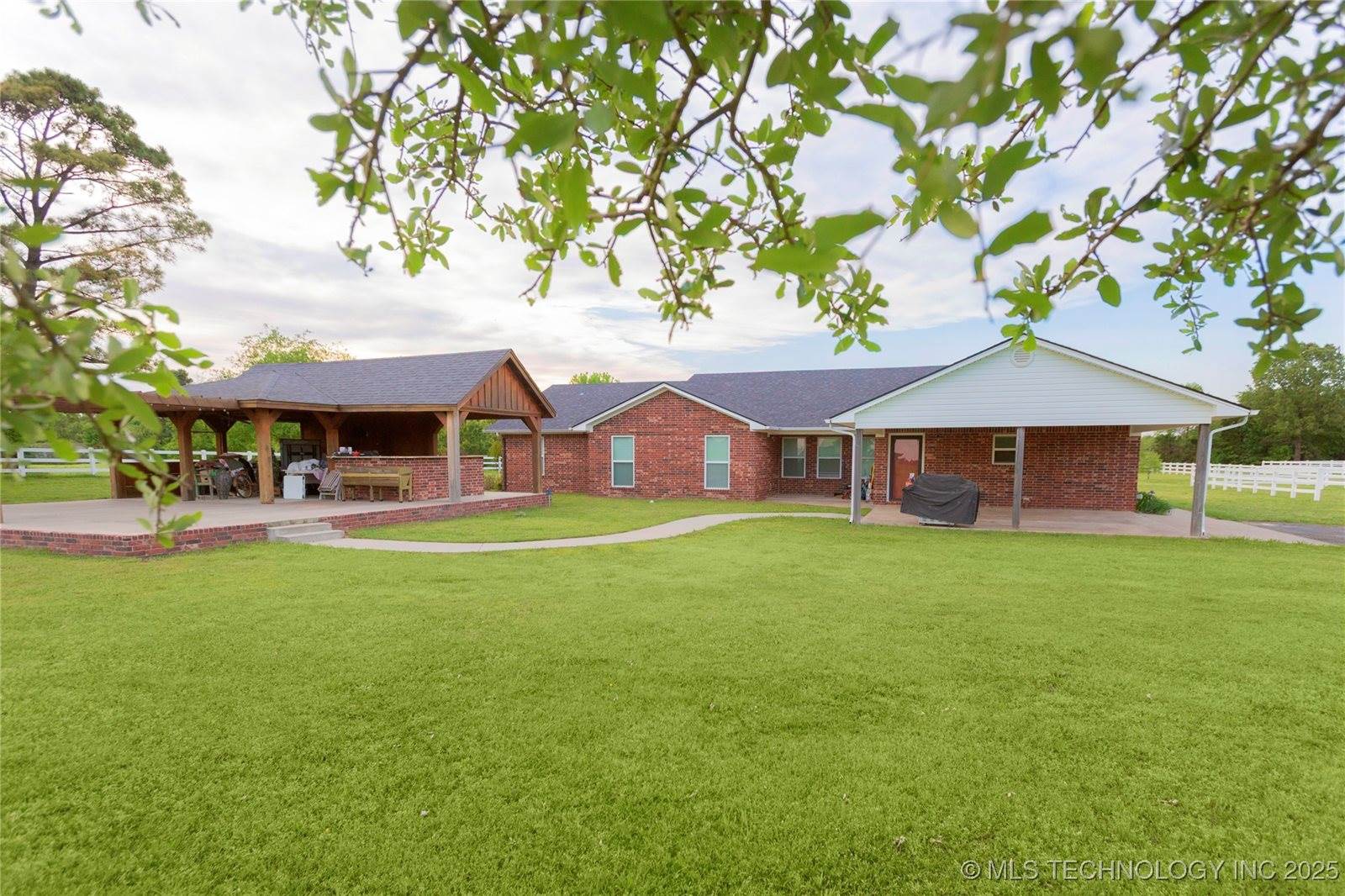 2284 East Roping Road, Atoka, OK 74525