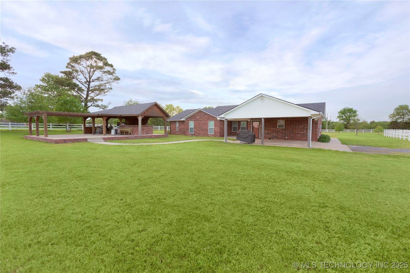 2284 East Roping Road, Atoka, OK 74525