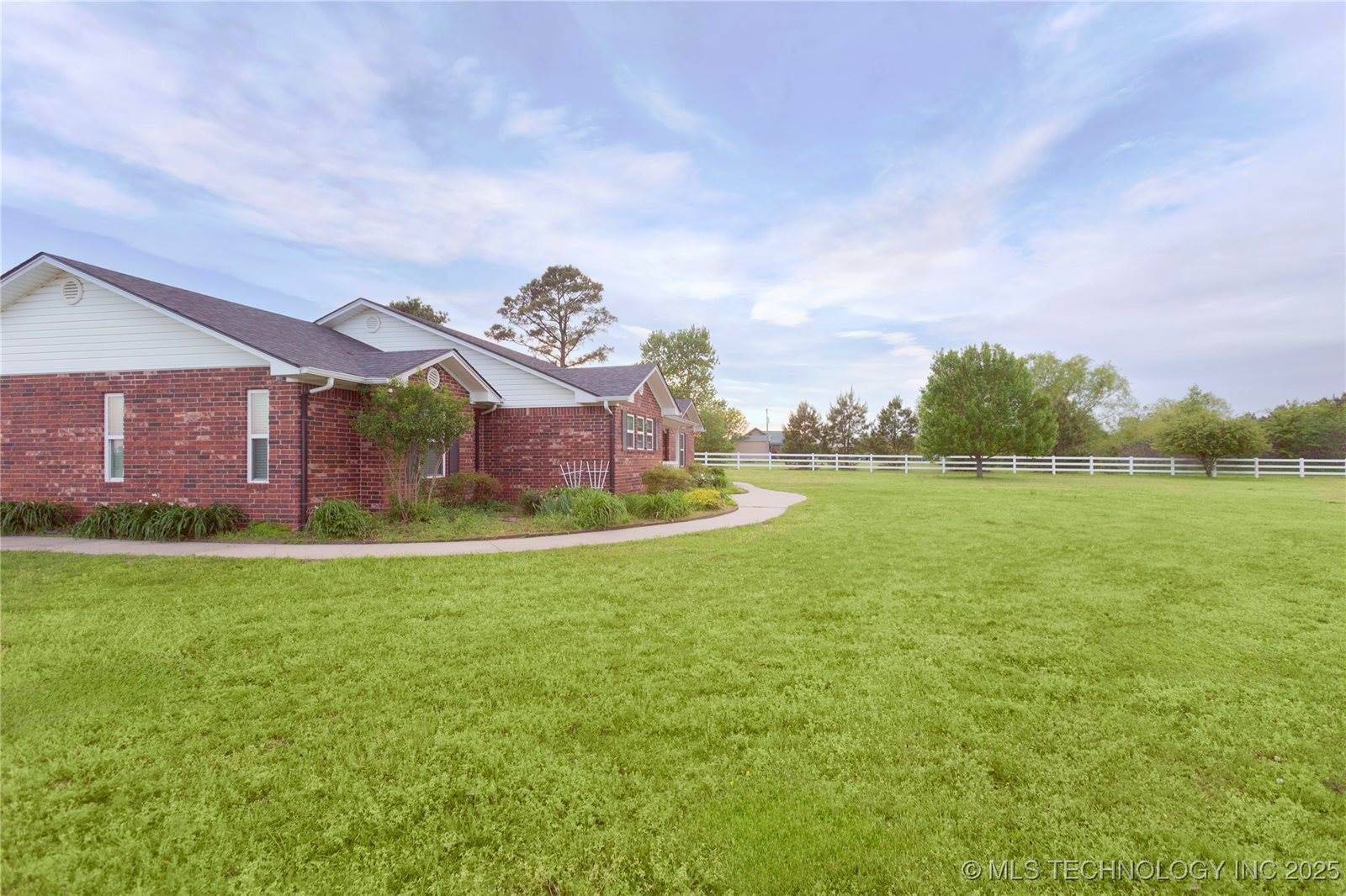 2284 East Roping Road, Atoka, OK 74525