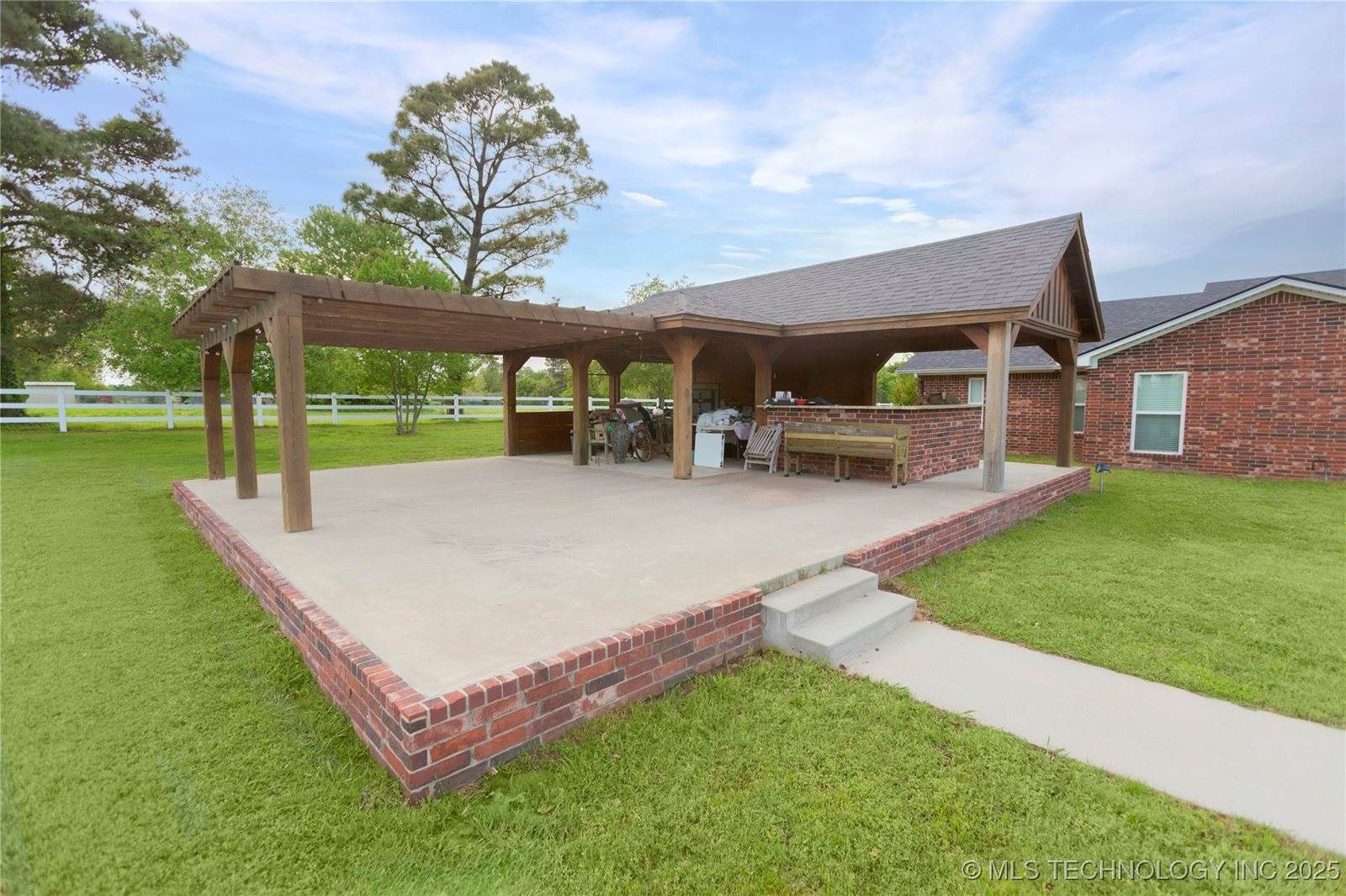 2284 East Roping Road, Atoka, OK 74525