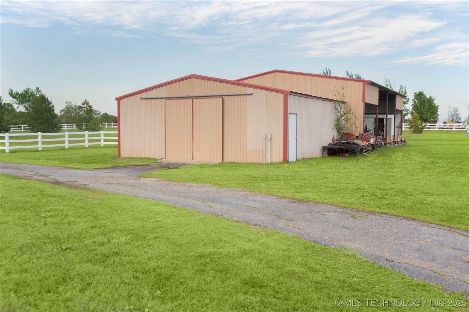 2284 East Roping Road, Atoka, OK 74525