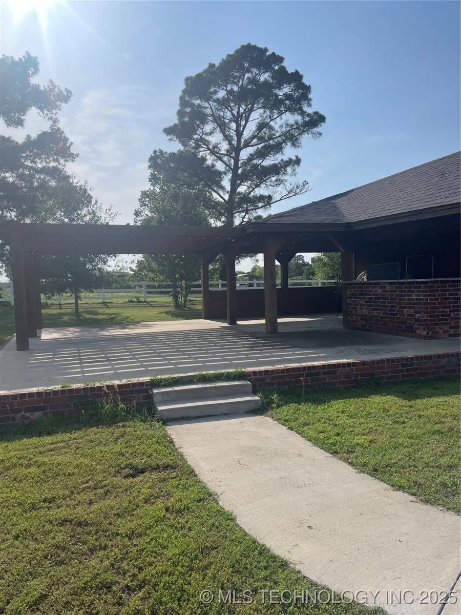 2284 East Roping Road, Atoka, OK 74525