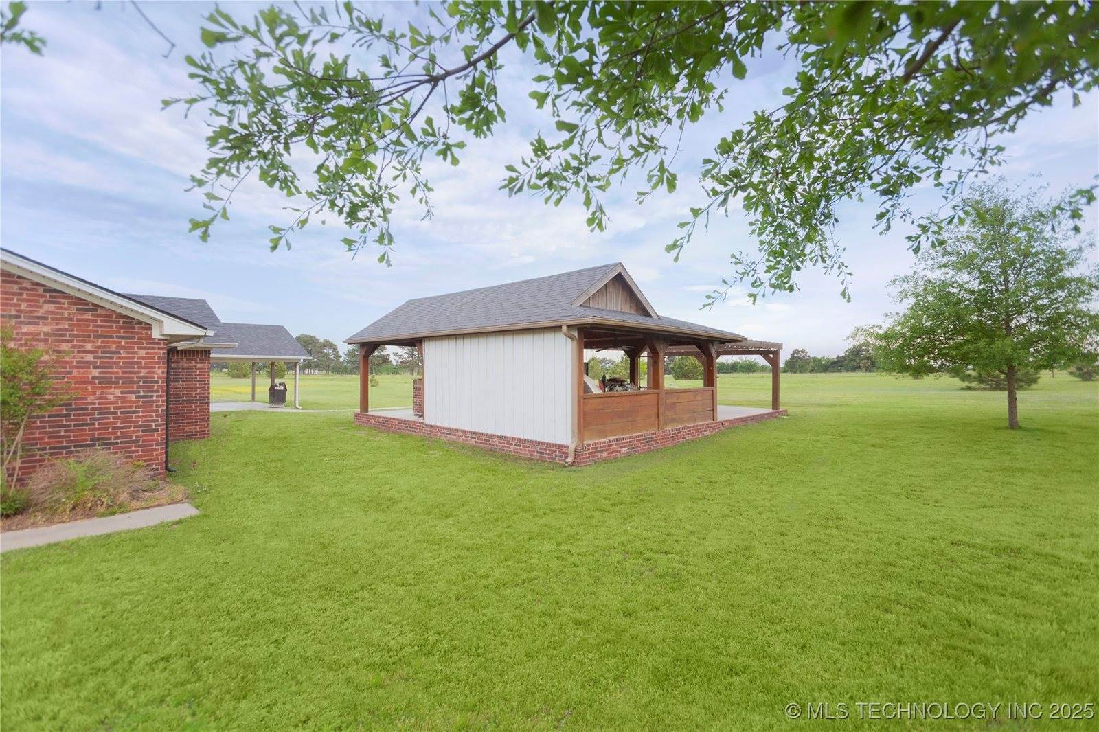 2284 East Roping Road, Atoka, OK 74525