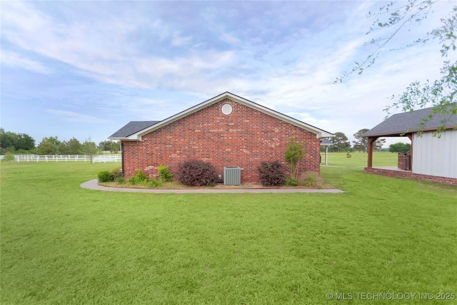2284 East Roping Road, Atoka, OK 74525