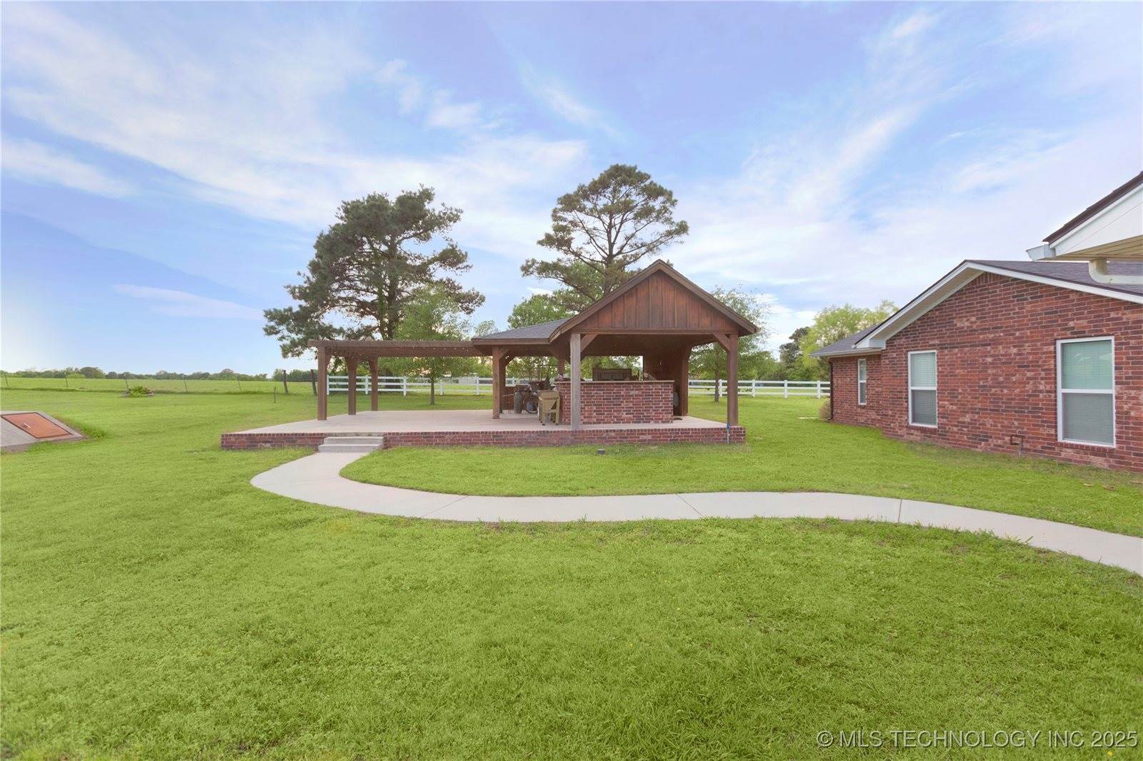 2284 East Roping Road, Atoka, OK 74525