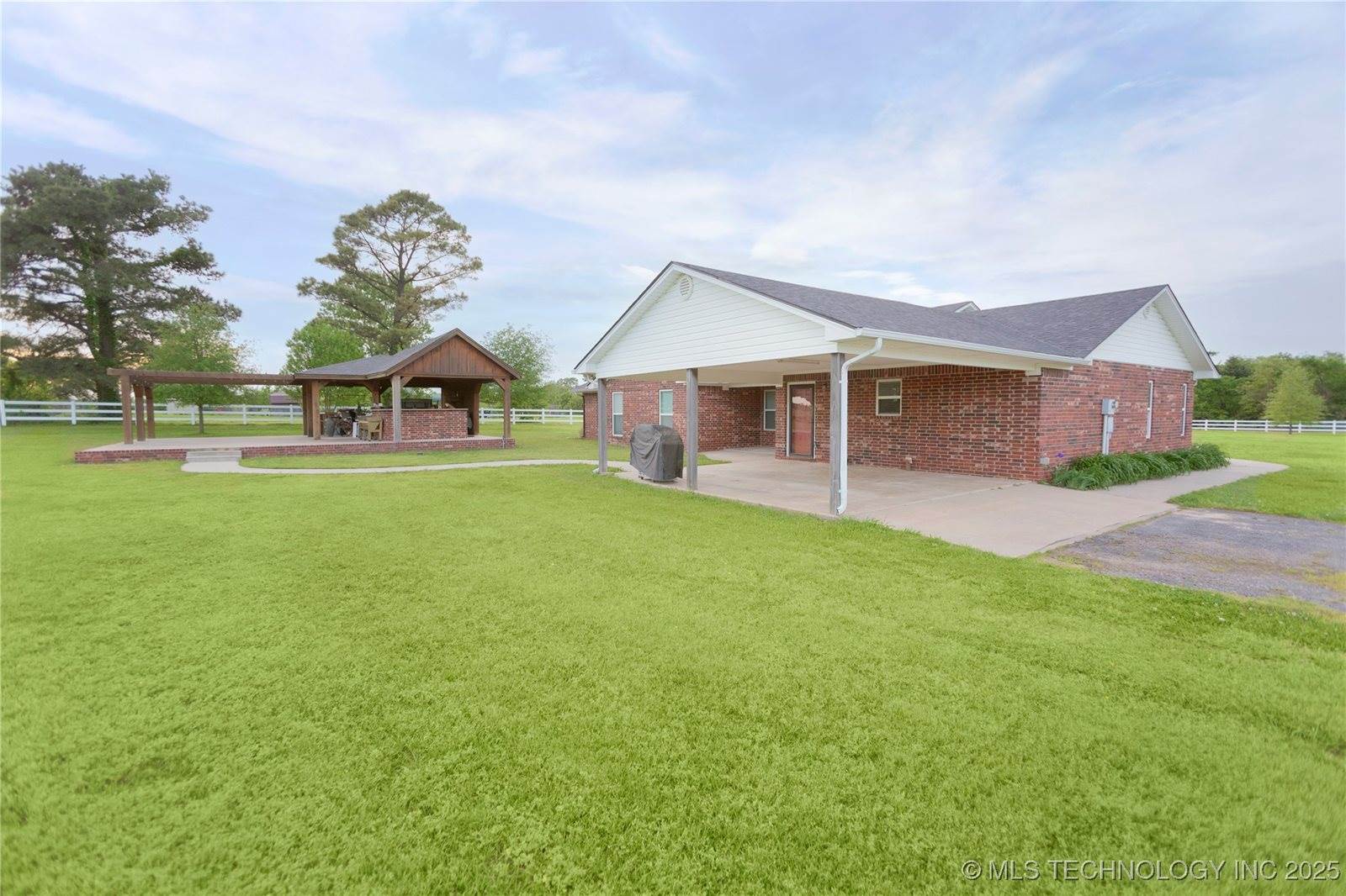 2284 East Roping Road, Atoka, OK 74525