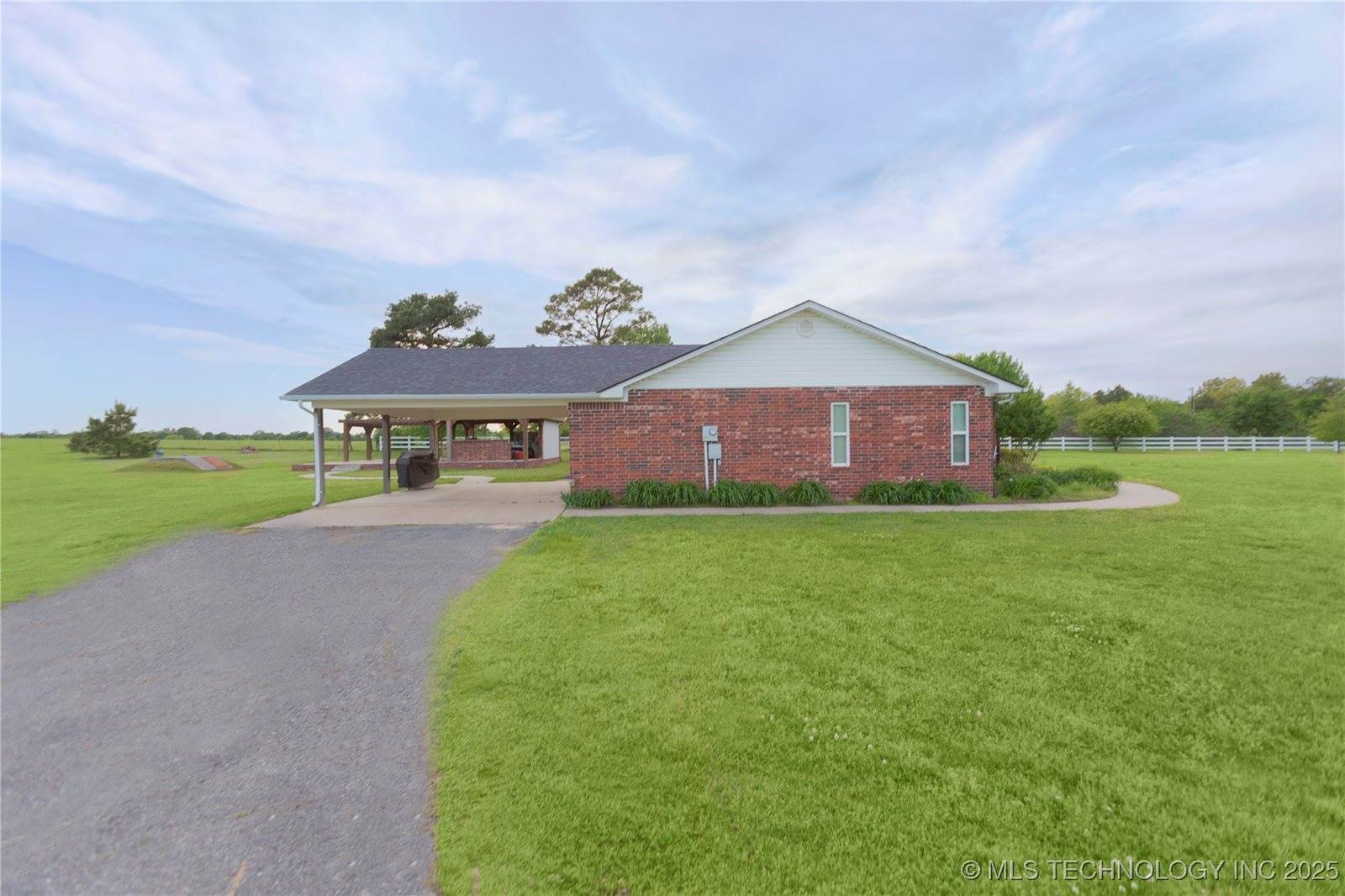 2284 East Roping Road, Atoka, OK 74525