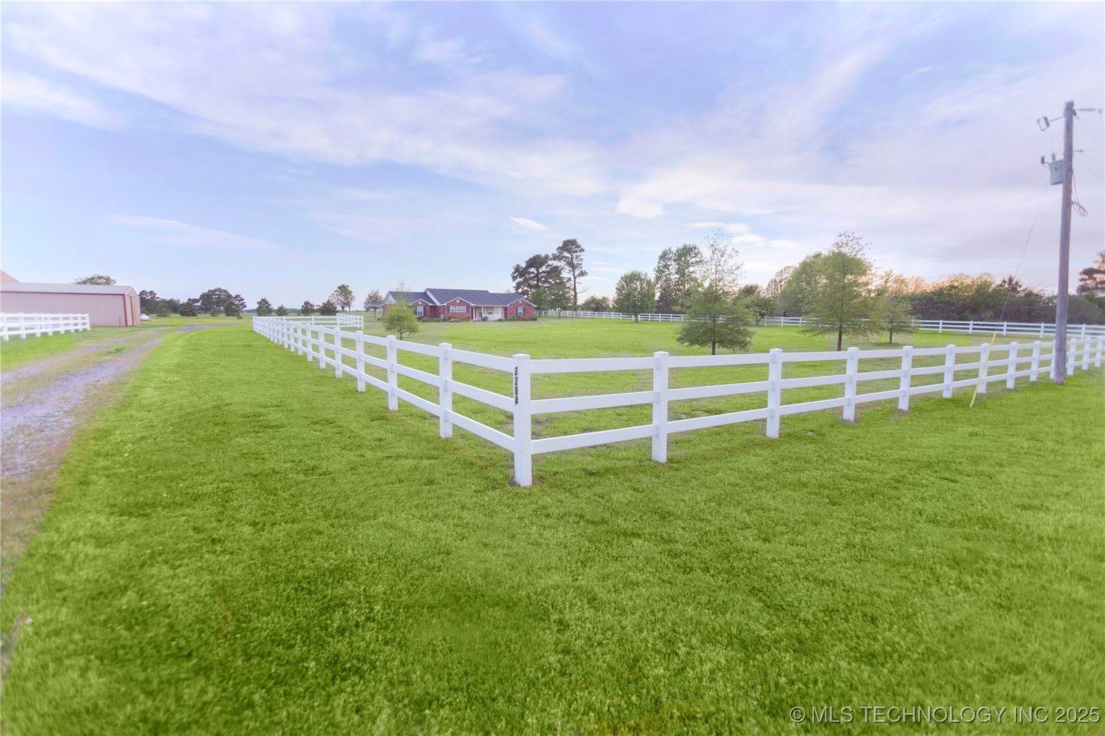 2284 East Roping Road, Atoka, OK 74525