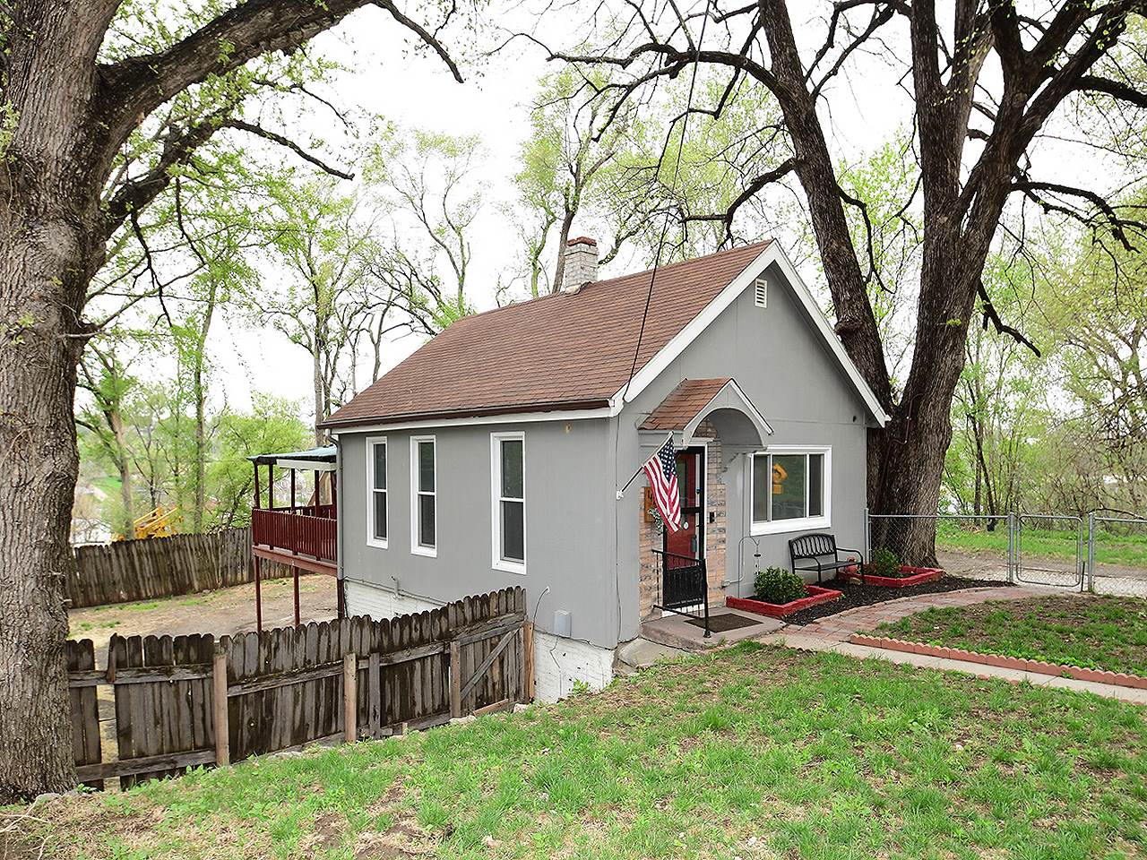 1424 South 18 Street, Omaha, NE 68108