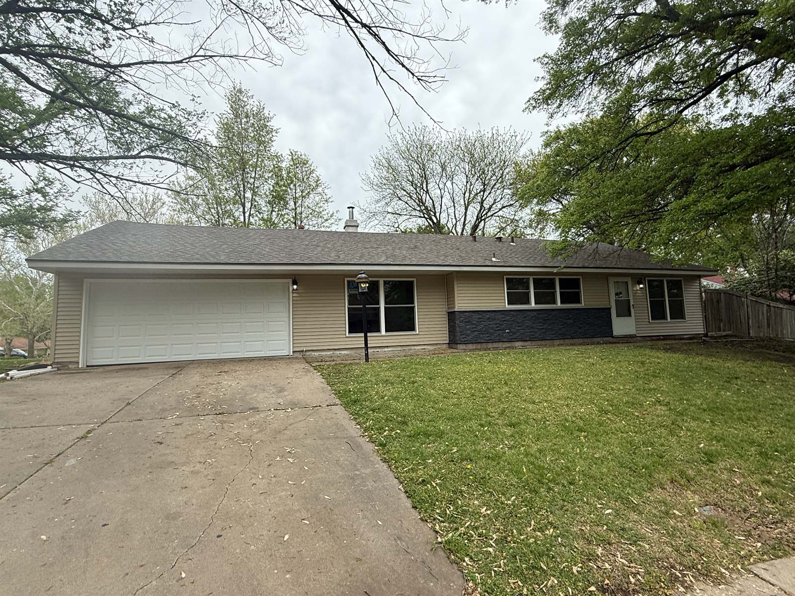 4212 SW 28th TER, Topeka, KS 66611