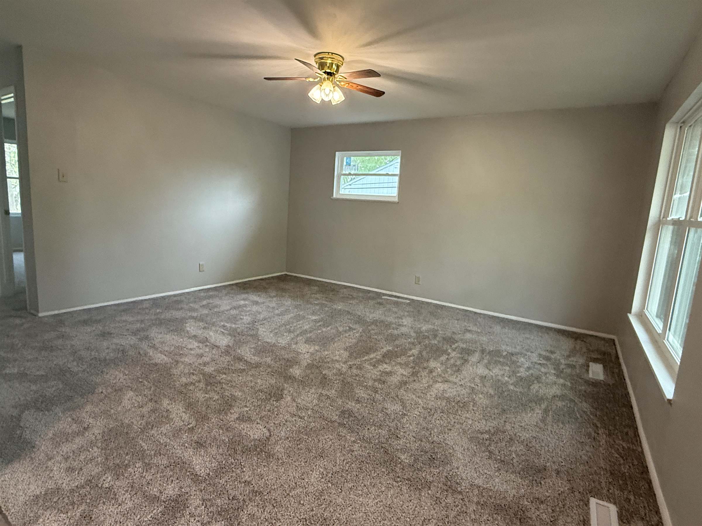 4212 SW 28th TER, Topeka, KS 66611