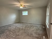 4212 SW 28th TER, Topeka, KS 66611