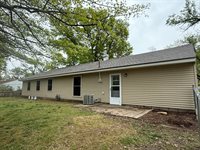 4212 SW 28th TER, Topeka, KS 66611
