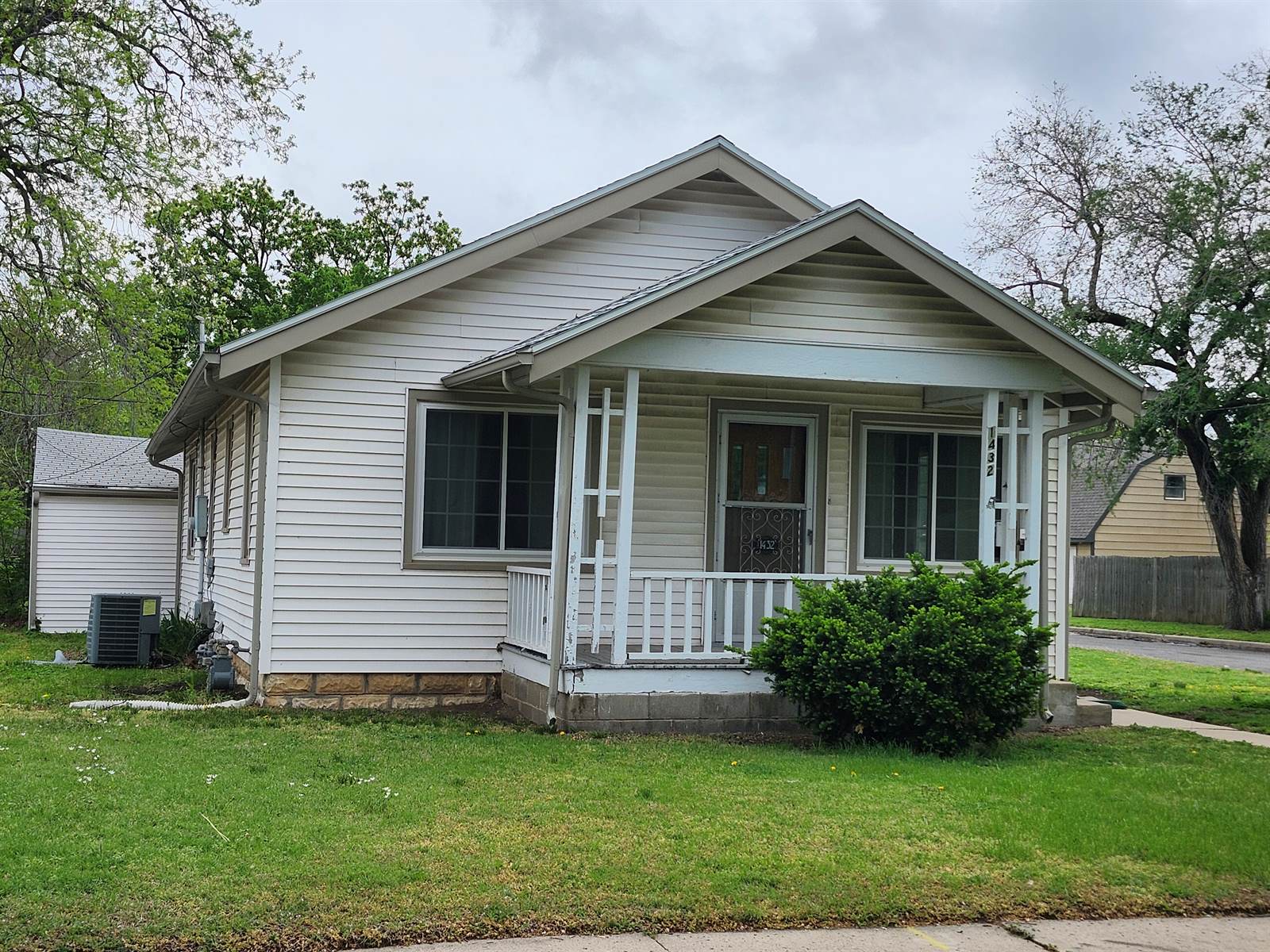 1432 South Martinson St, Wichita, KS 67213