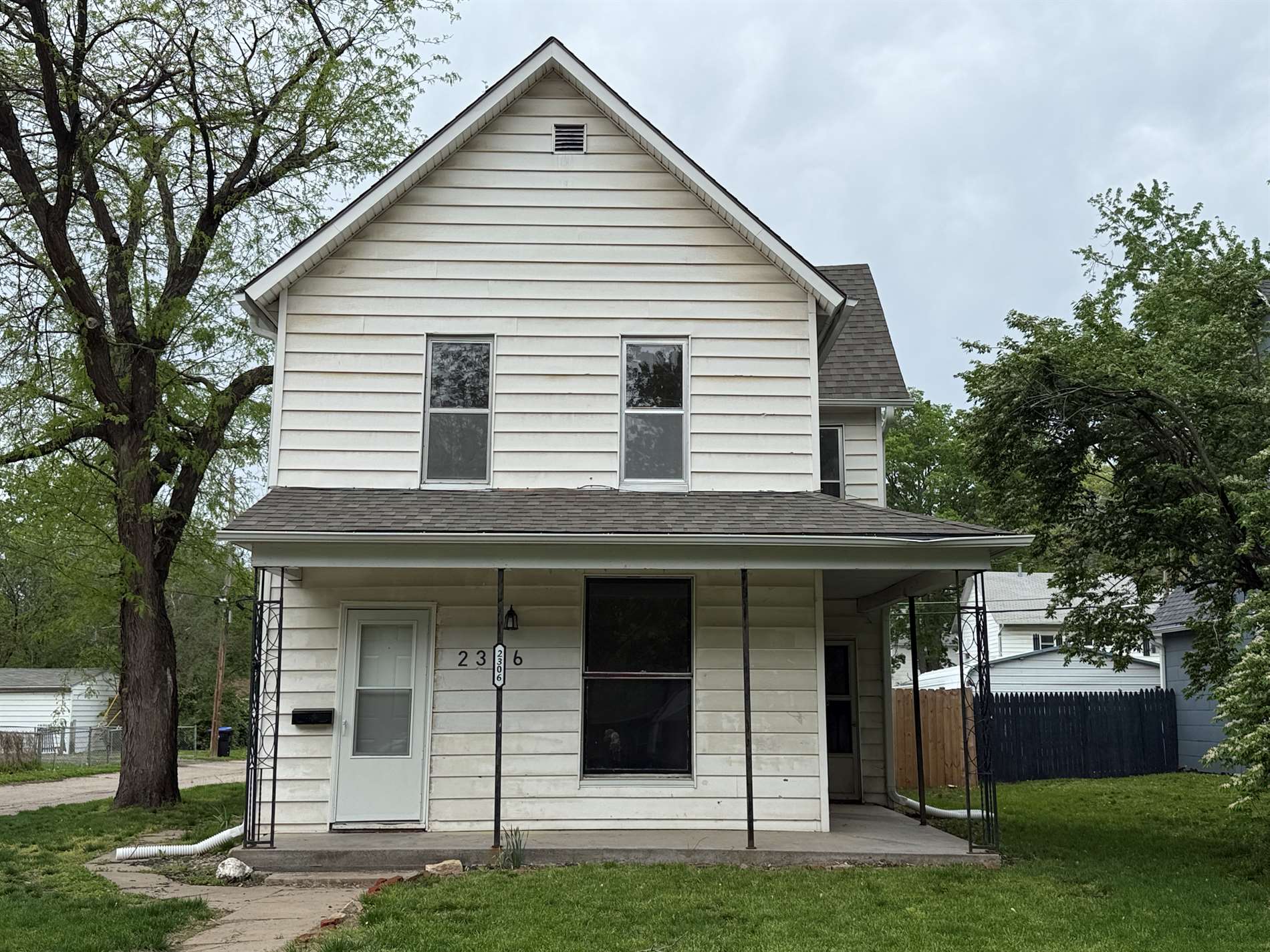 2306 SW Duane St, Topeka, KS 66608