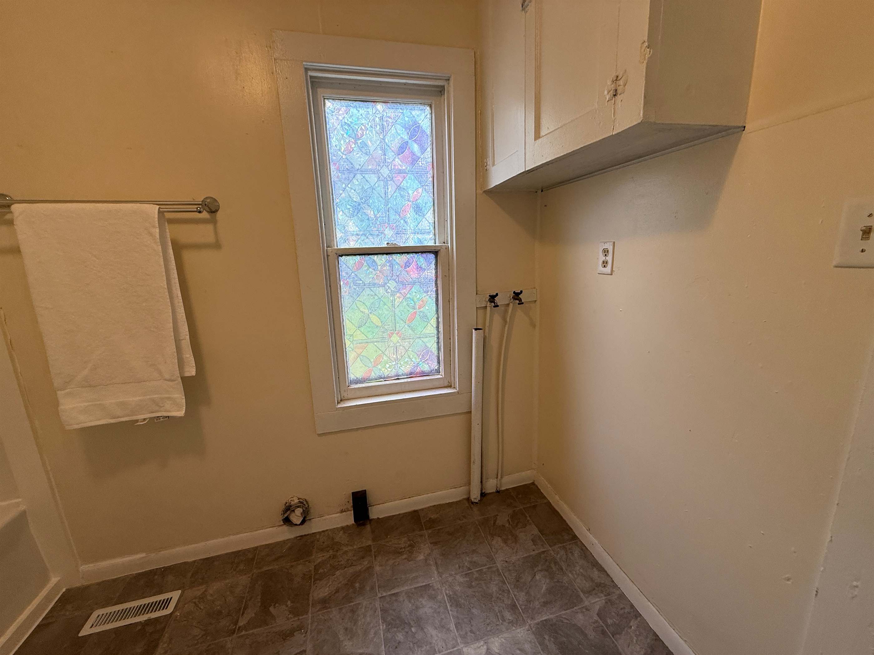 2306 SW Duane St, Topeka, KS 66608