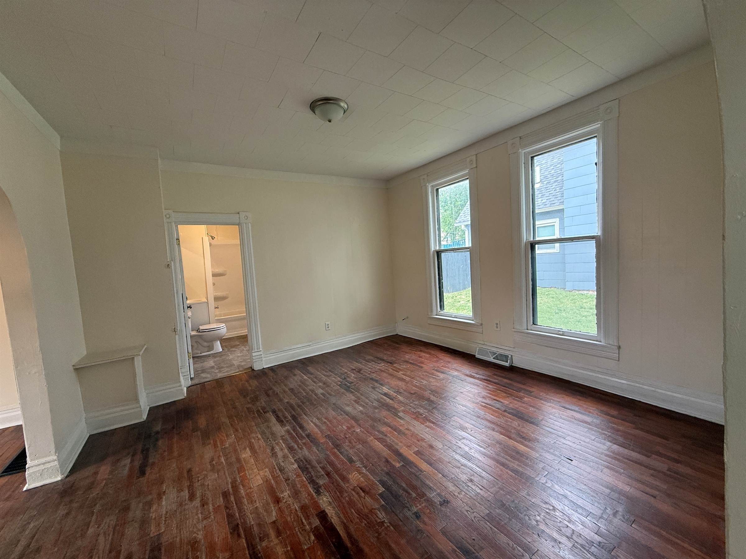 2306 SW Duane St, Topeka, KS 66608