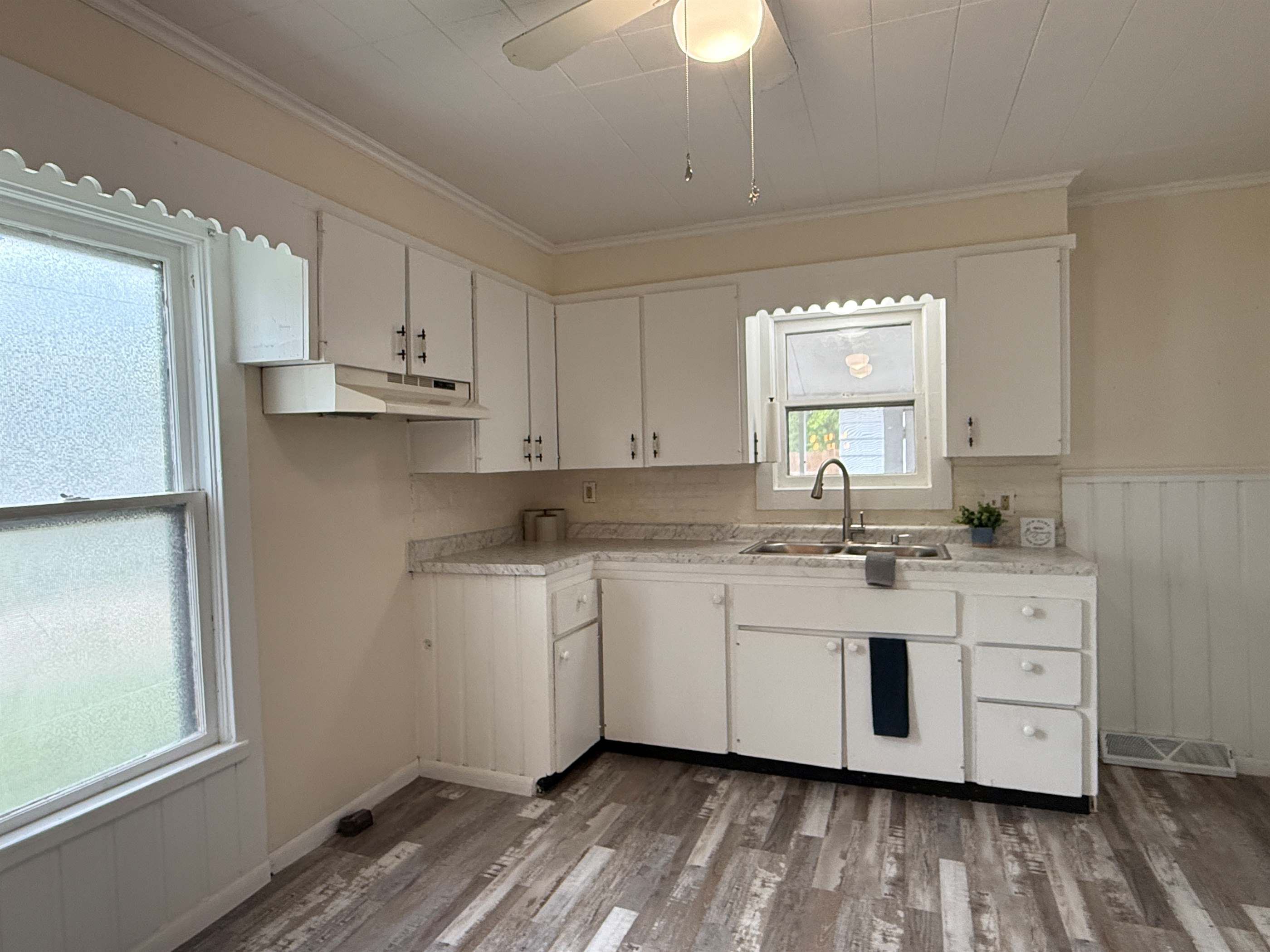 2306 SW Duane St, Topeka, KS 66608