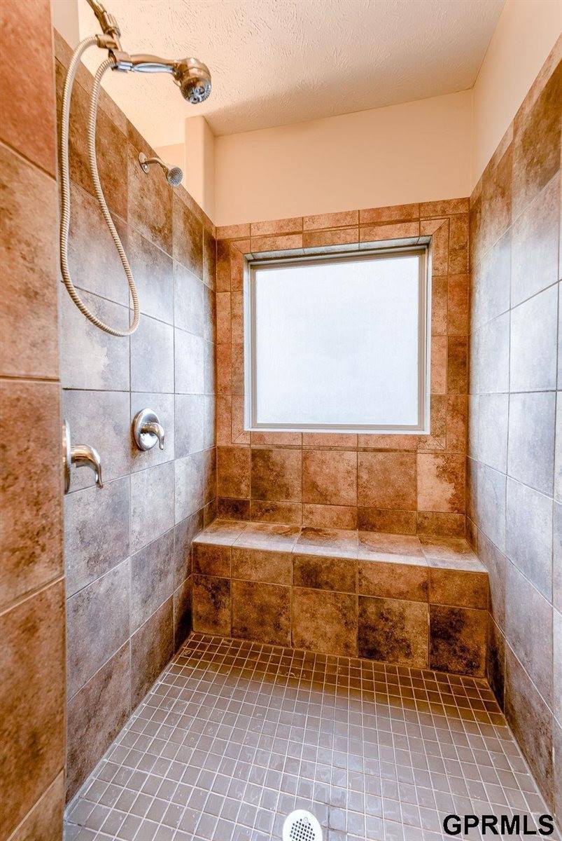 6104 South 193 Street, Omaha, NE 68135