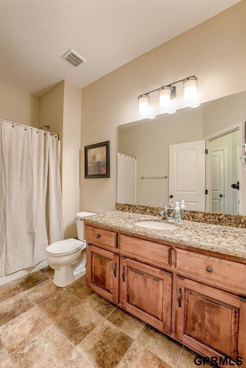 6104 South 193 Street, Omaha, NE 68135